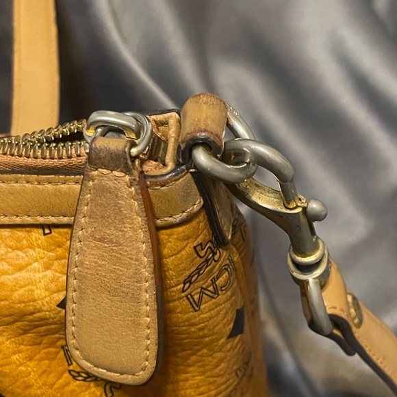 MCM Handbag - Picture 4 of 10